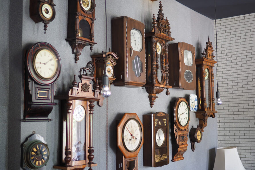 variety of wall clock repair